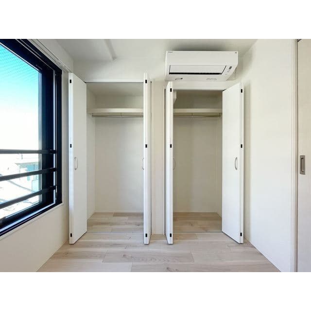 Room image 10