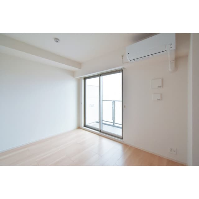 Room image 8