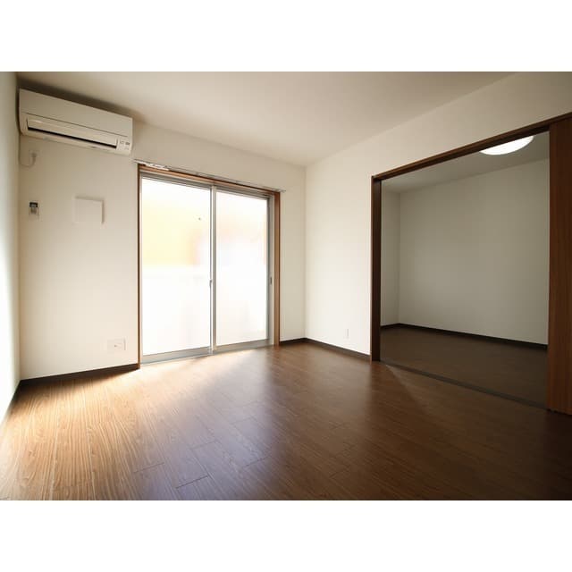 Room image 14