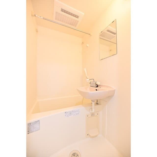 Room image 15