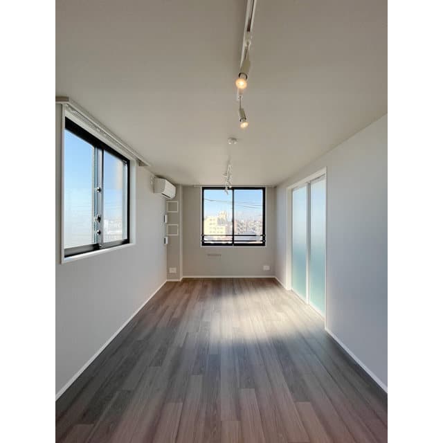 Room image 13