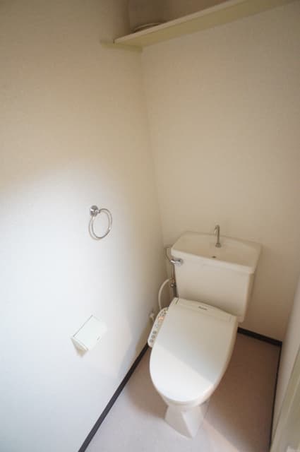Room image 8