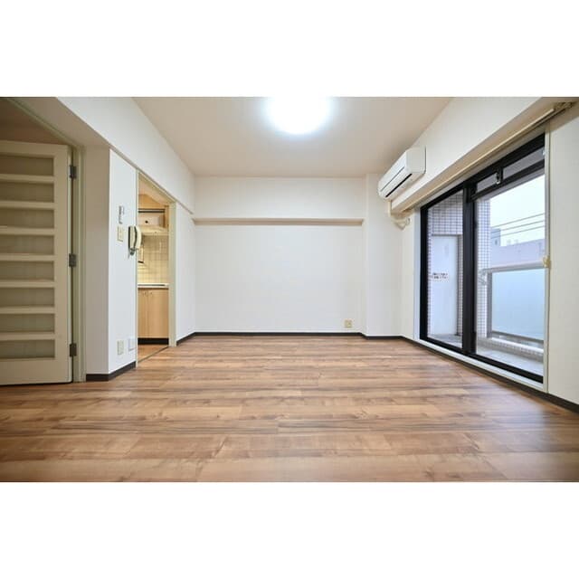 Room image 16