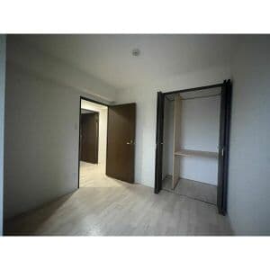 Room image 15
