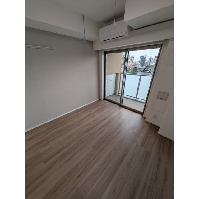Room image 16