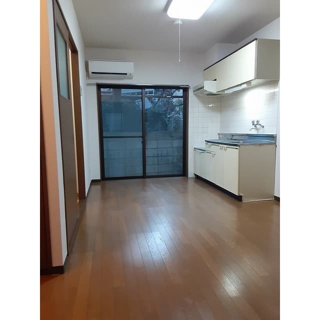 Room image 9