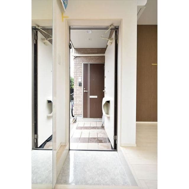 Room image 8