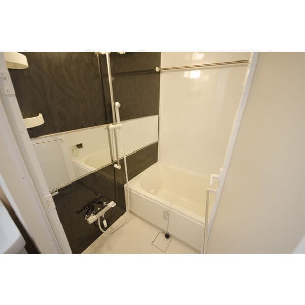 Room image 8