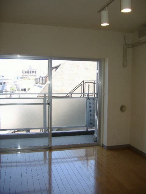 Room image 9