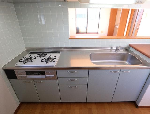 Room image 8