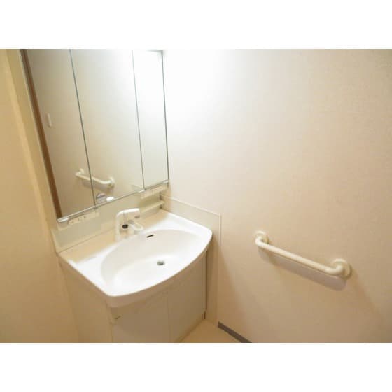 Room image 12