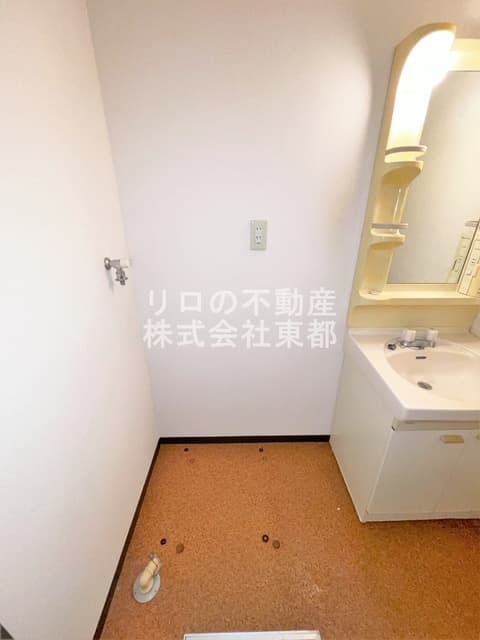 Room image 13