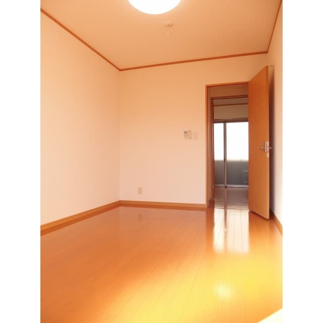 Room image 16