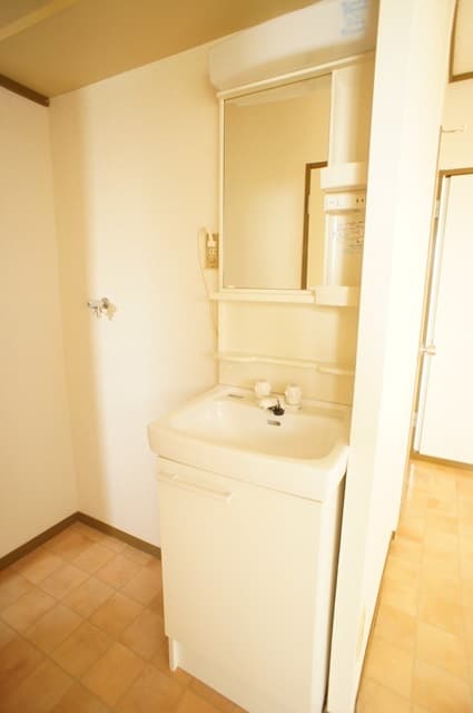 Room image 9
