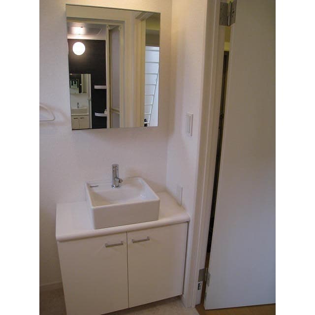 Room image 8