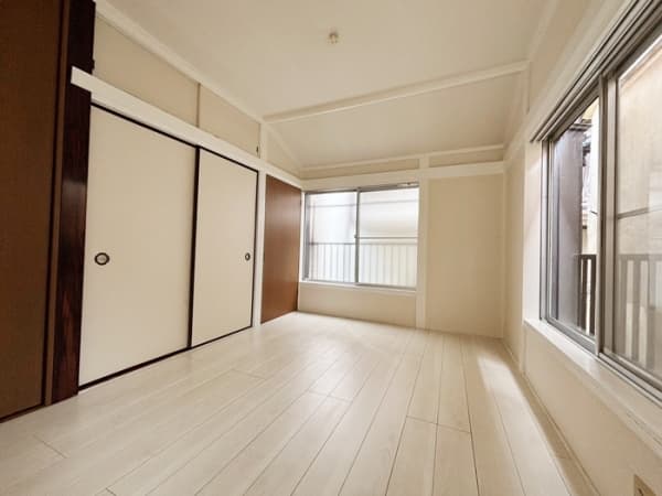 Room image 8