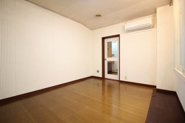 Room image 8