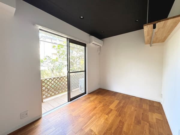 Room image 8