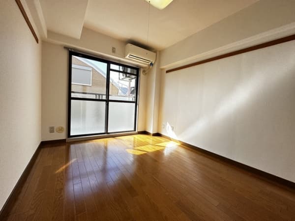 Room image 8