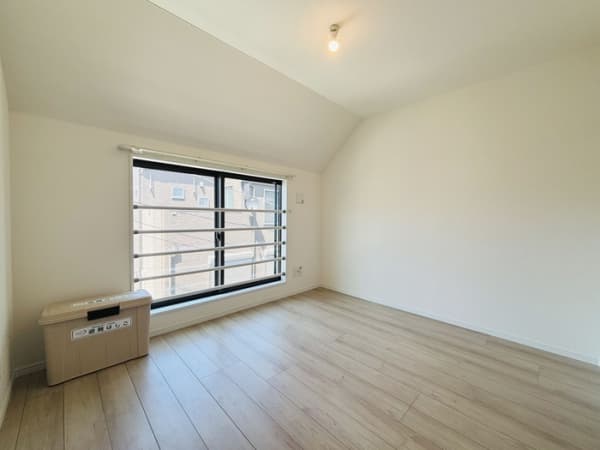 Room image 8