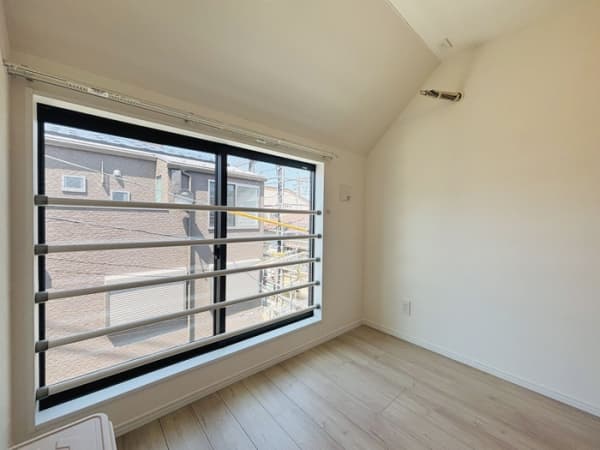 Room image 8