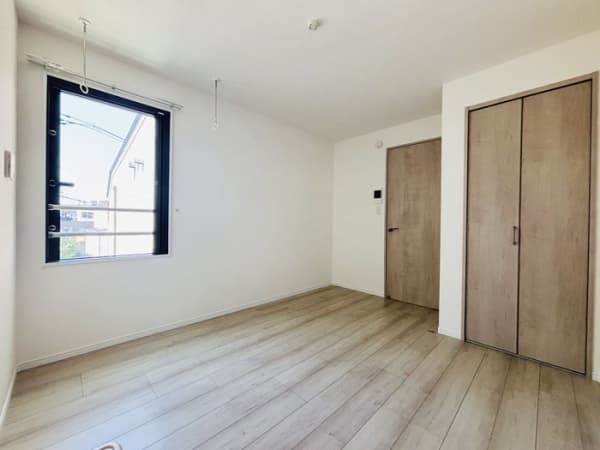 Room image 8