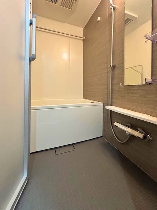 Room image 8