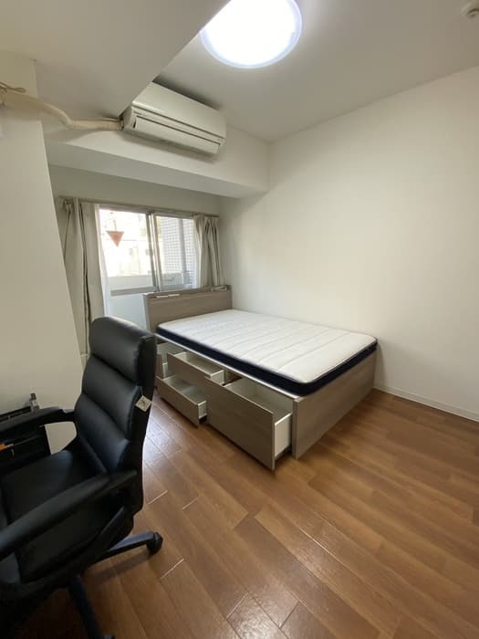 Room image 8
