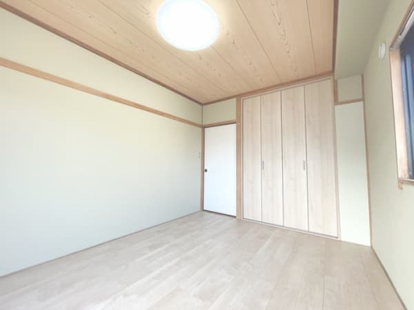 Room image 8