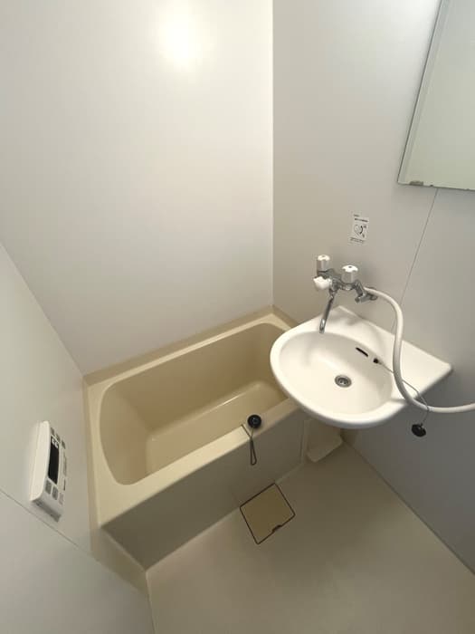 Room image 8