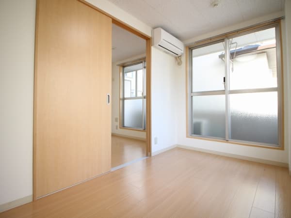 Room image 8