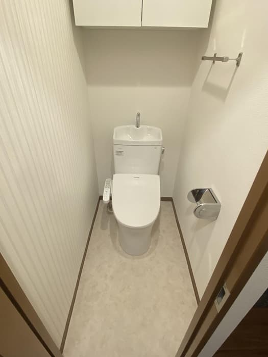 Room image 8