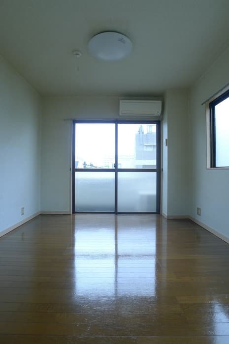 Room image 11