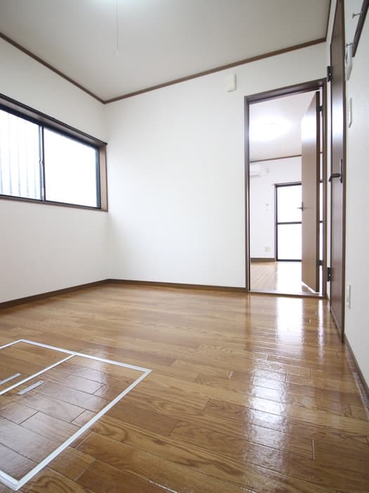 Room image 8