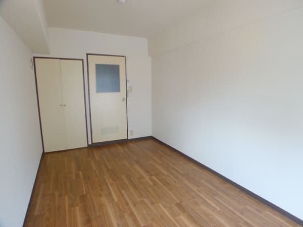 Room image 8