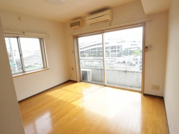 Room image 8