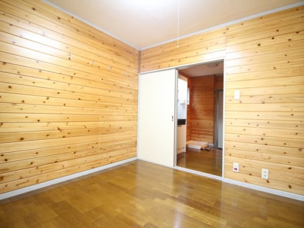 Room image 8