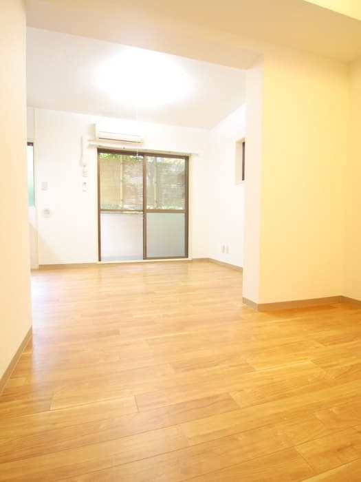 Room image 9