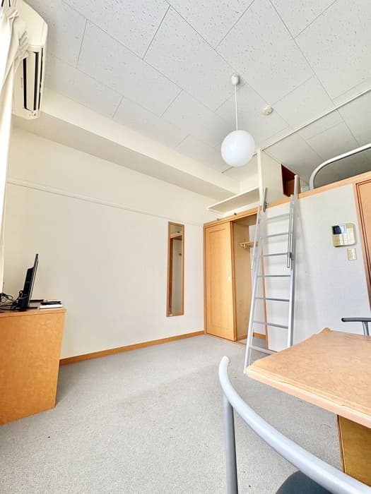 Room image 8