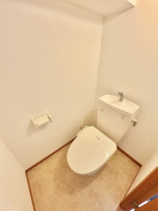 Room image 12
