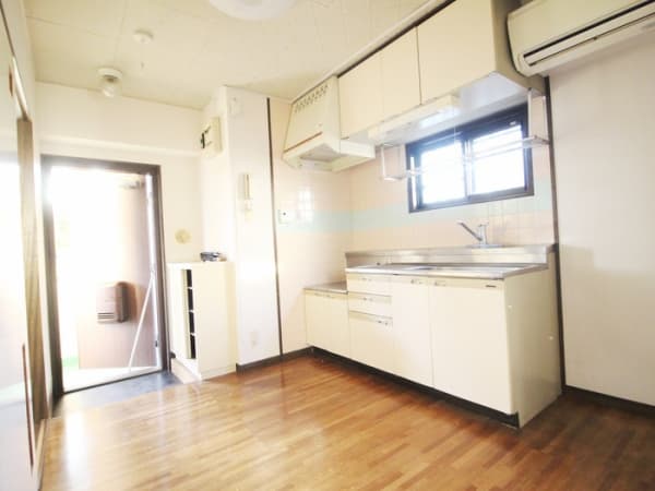 Room image 8