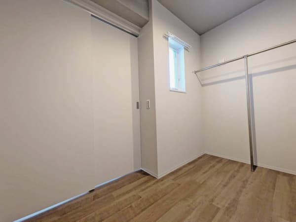 Room image 13