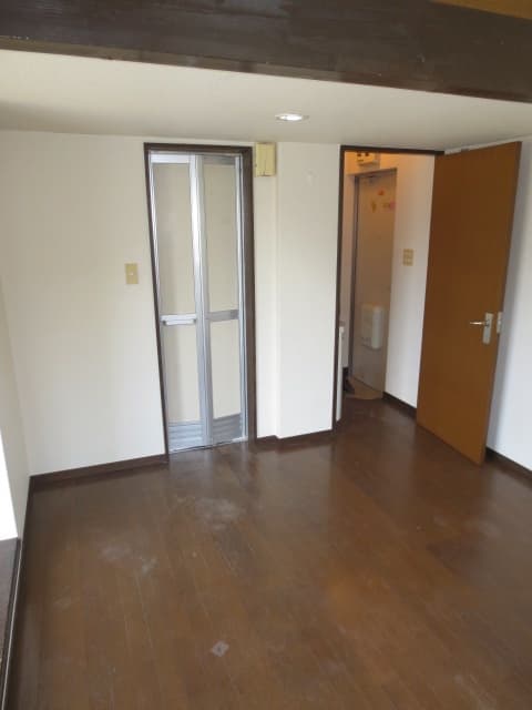 Room image 8