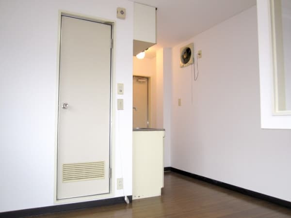 Room image 8