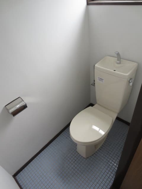 Room image 10