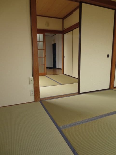Room image 11