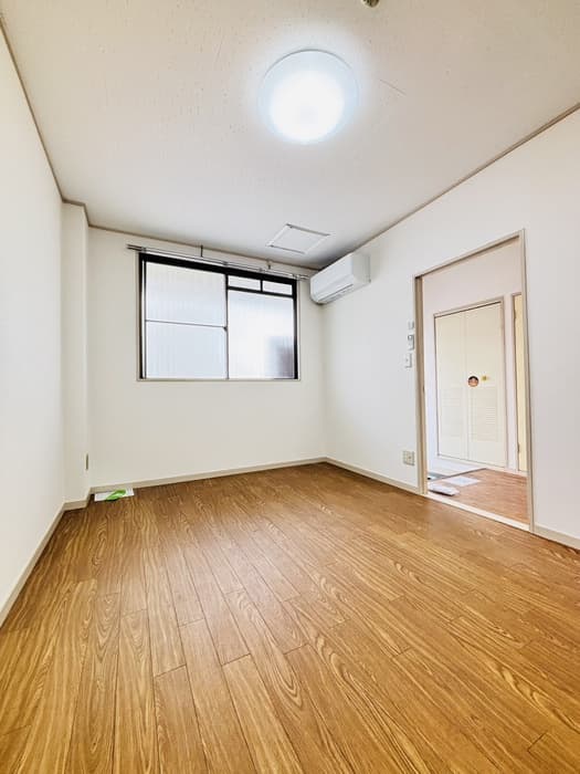 Room image 12