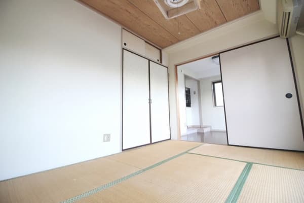 Room image 12