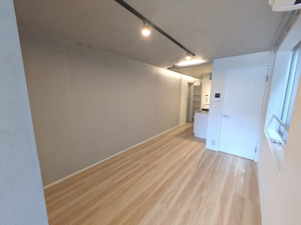 Room image 8