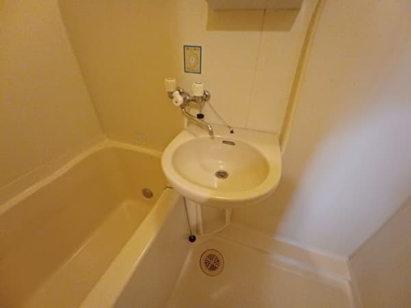 Room image 8